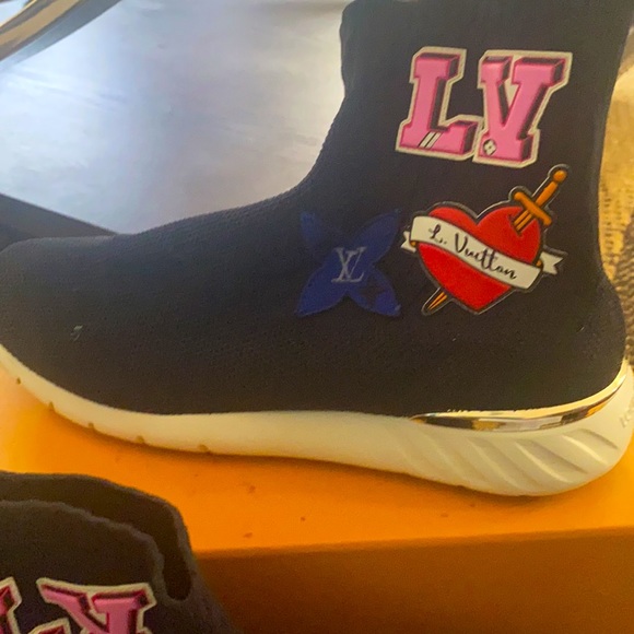 USED Authentic LV Sneakers Box and bags included size 10 - Picture 1 of 6